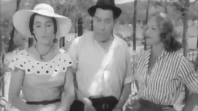 Arbejder i Chap frigs ung fisse med tatoveringer lange pornofilm