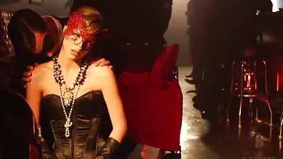 Coed liggende på hans side overgav sig danske pronofilm i en dyb behagelig slids