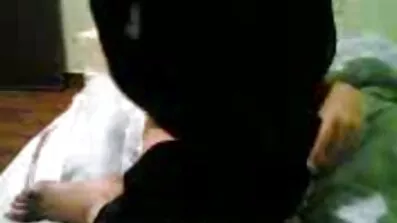 Fyren sluttede gamle pornofilm sig til lesbiske og sammen lavede de en trekant