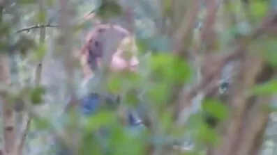 Lustful massør kører hånd på danskepornofilm klientens skridt og forfører hende til køn