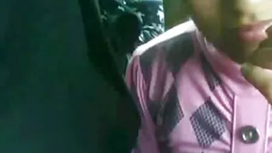 Redhead chick er klar til at kneppe med en sort mand lige efter voldtægt pornofilm den første date