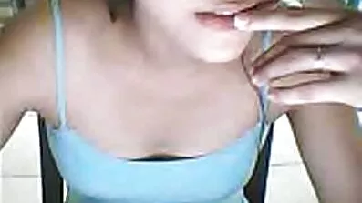 Pigen bliver kneppet af sin søsters mand og har det sexfilm dansk sjovt