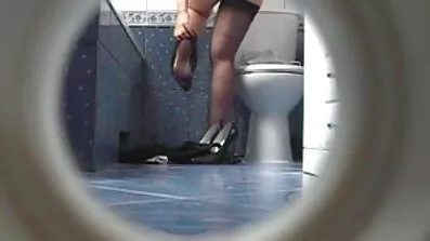 En mand kneppede en medarbejder i røvet efter at have set sine pranks med et legetøj sexfilm dansk