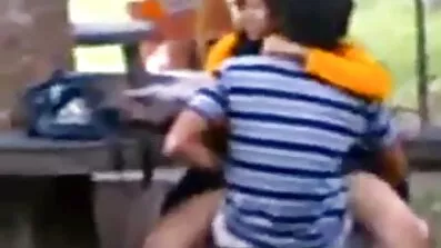 Coed slikker enorme fallus gratis ponofilm af ven og ønsker hans varme sperm