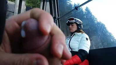 Den lange pornofilm blonde tog hendes bikini og åbnede hendes ben til udendørs køn