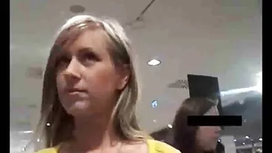 Brunette blottede store faste bryster og sparkede hendes elskers dk pornofilm lange pik