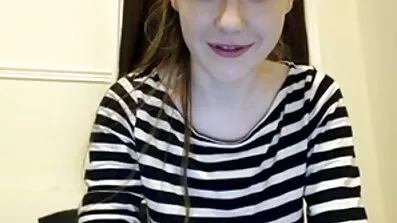 Den busty babe gav fyren et slagjob og stablede med ham i forskellige positioner, og japansk pornofilm derefter kom han på hendes bryst