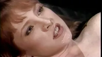 Den unge brunette tog fyren ved hovedet og lænede sig på gul og gratis pornofilm sin våde hætte og fik ham til at lave en Cunnilingus