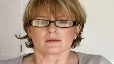 Rødhåret xxx pornofilm og brunette skubbe hinanden til det yderste