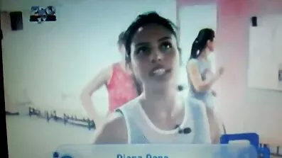 Ungt par på sengen gul og gratis pornofilm har en varm fuck