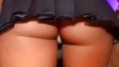 Kyllingen gul og gratis pornofilm gav sig til manden i ryggen og modtog en del af cum på hendes ansigt