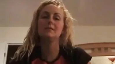 Blonde onanerer tyske sexfilm varm pik mellem hendes faste bryster