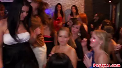 Stepdad slikker steddatter og knepper hårdt gratis pornofil