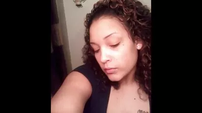 Blondinen vaskede sig ikke i lang tid på badeværelset, gratis danske sexfilm indtil den tatoverede fyr tilbød hende sin pik