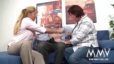 Dyb sugende pige i fishnets hendes kæreste før gratis pornofilm på nettet køn