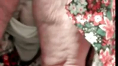 Ungt par har varmt gratis danske sexfilm køn på en stor seng i forskellige poser