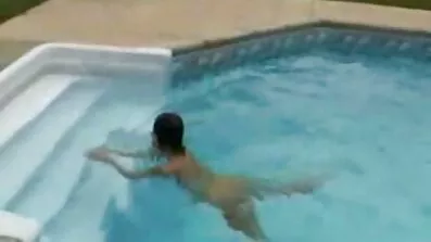 Fyren pornofilm med handling spillede kort afklædning med sin stedsøster og stak hende