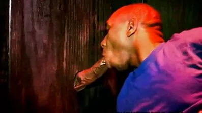 Spredning af stripperens lange ben, klienten fik hende til at sutte svenske sexfilm sin lange pik