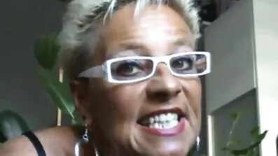 Naboen kælede gratis danske pornofilm pigens bryster og plantede hende på sin stang