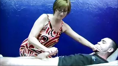 Frisk sugende og køn med danske retro pornofilm Hottie nærbillede