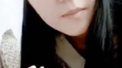 Smuk brunette kneppet af gratis poenofilm en sort mand med en kæmpe pik og sutte hans chokolade pik