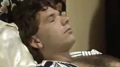 Lesbiske licks barberet fisse af sin kæreste pornos ohne anmeldung gratis ansehen på trappen