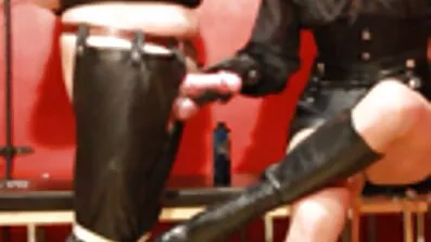 Busty kvinde suger massør pik og lader ham i anal nye danske pornofilm