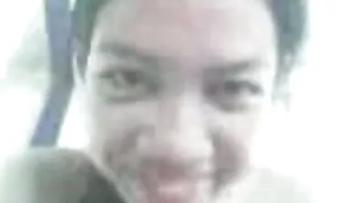 To college piger på gulvet gratis danske pornosider skiftes til at hoppe på fallus