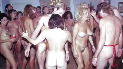 Fyren forkæler sin kæreste med danske sexfilm onani og ømt fisse